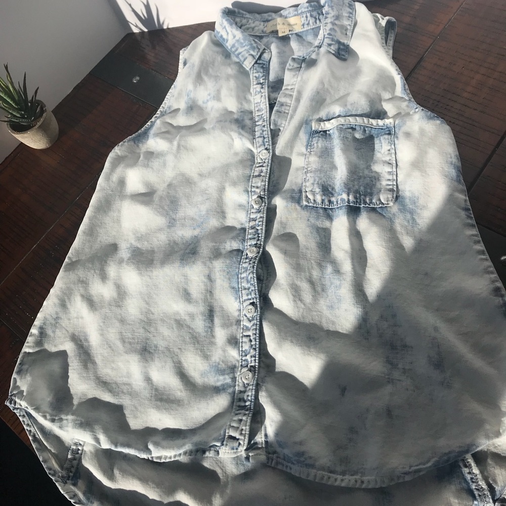 Cloth & Stone Acid Wash Chambray Button Up